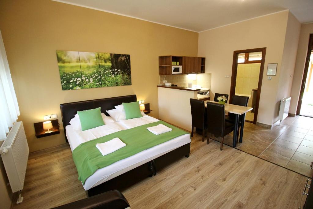 Studio apartment – photo 1