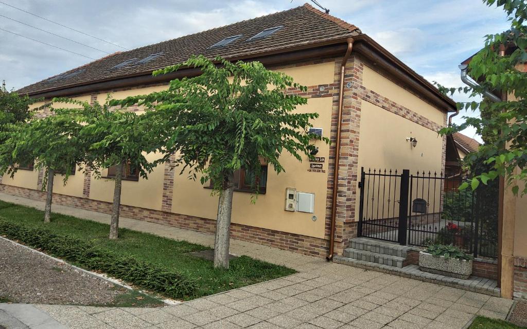 A Gellény Lux Apartman házának külső nézete