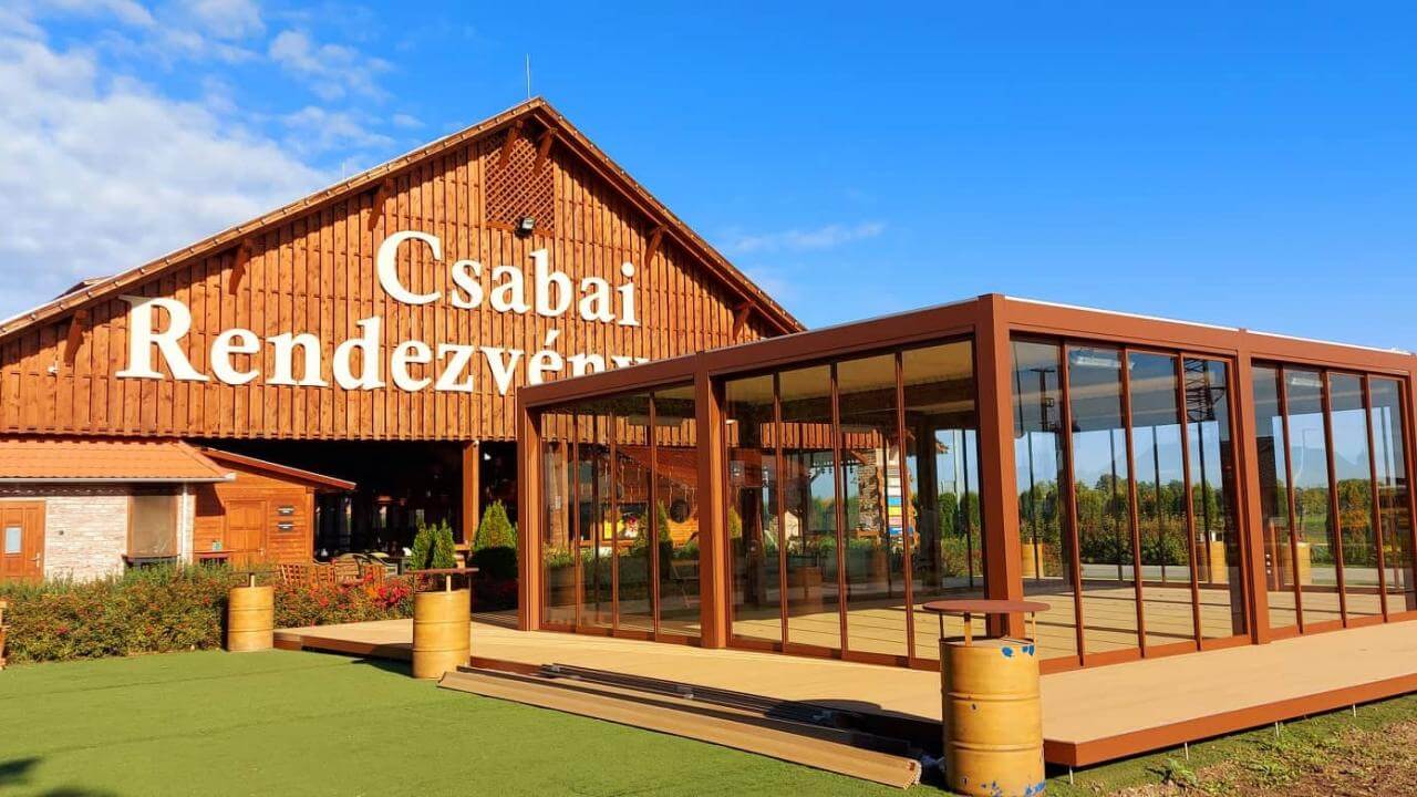 Csabai Rendezvénypajta: jégkorcsolya és görkorcsolya pálya